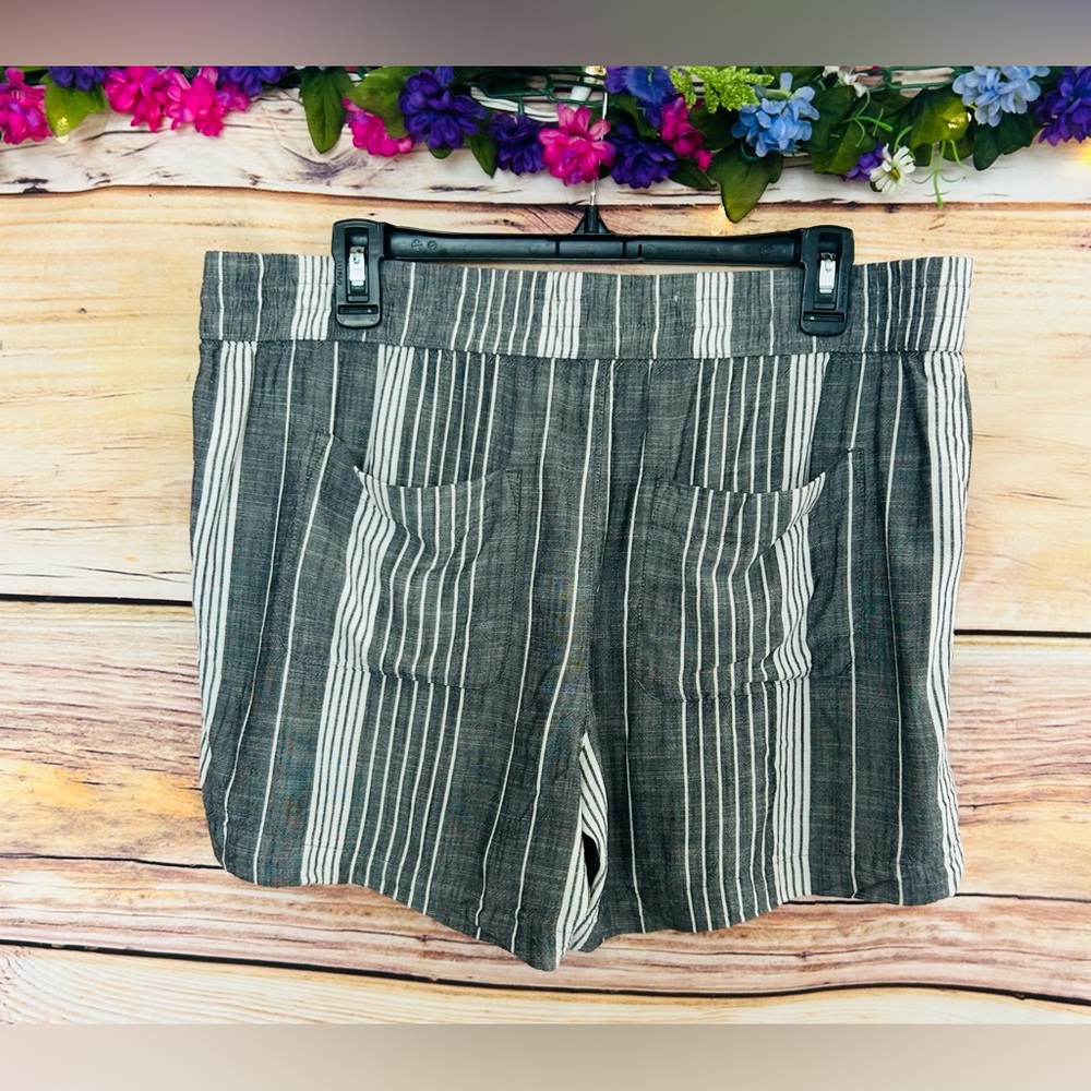 Sonoma Gray White Striped Ultra Comfort Waistband Mid Rise Pocket Shorts L NWOT - Picture 4 of 13